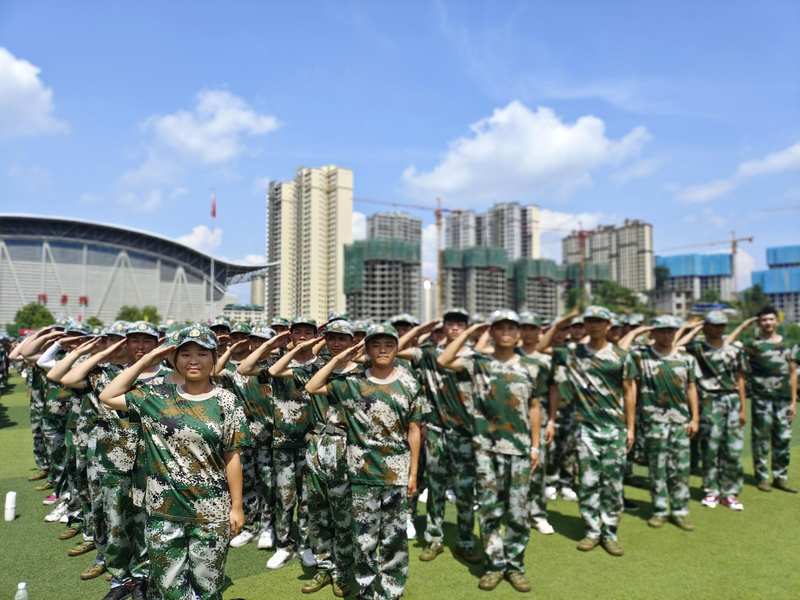 军训简报---其实我们不喜欢下雨(图1)